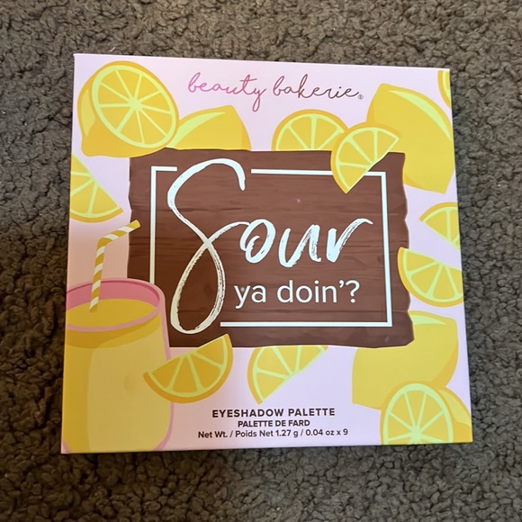 Eyeshadow palette - Picture 2 of 3